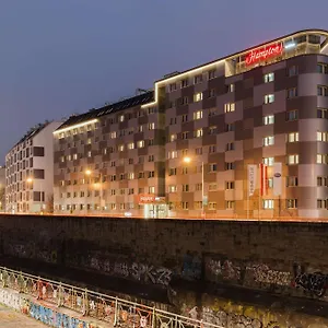 Hampton By Hilton West Otel